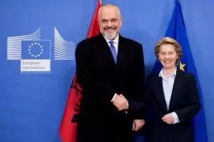 ЕК ще направи нов опит за преговори с Македония и Албания