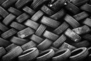 Ловци откриха незаконно изхвърлени хиляди гуми в Хасковско