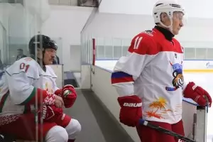 Путин и Лукашенко играха хокей преди преговорите