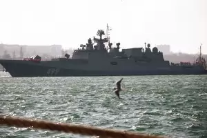 Руски фрегати минават през Босфора и Дарданелите
