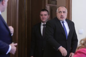 Комуникационната политика на българското правителство се влошава не с дни