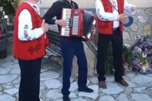 Гешев поздрави българите за 3 март с песен за рода Гешеви