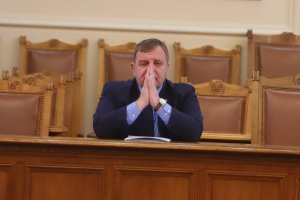 Българският вицепремиер и министър на отбраната Красимир Каракачанов обвини днес