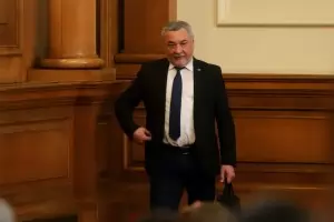 ГЕРБ и патриотите се скараха за туристическите ваучери