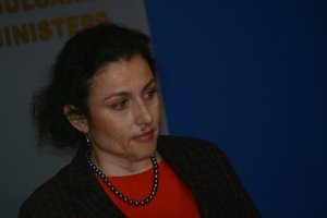 Министърът на труда и социалната политика Деница Сачева въшният министър