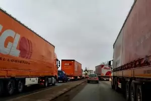 Кабинетът реши кои КПП-та ще имат бързи ленти за тировете