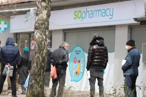 Съпротивата срещу забранените часове за пазаруване в хипермаркети и аптеки