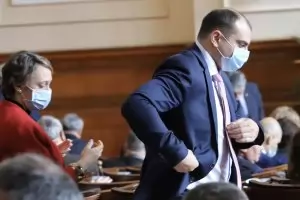 Управляващите се отказаха от наказанията за лекари