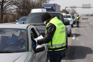 Декларациите които полицията събира от гражданите при преминаването през контролно пропускателните