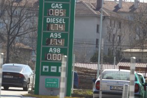 
Кризата причинена от коронавируса вече засегна и бензиностанциите От Българската петролна