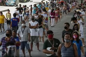 Светът започва да разхлабва строгите ограничения срещу COVID-19