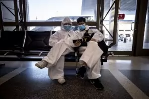 Гърция ще допуска само туристи със "здравен паспорт"