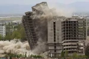 Как 10 сантиметра се оказаха златни за седем 75-метрови кули