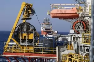 Петролът поскъпва, но остава под $21 за барел Брент