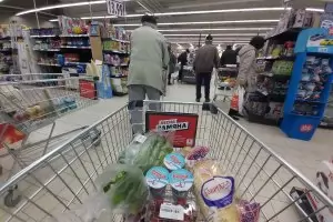 От днес няма зелени коридори за възрастни в магазините