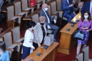 Депутатите подновяват работата и заплатите си