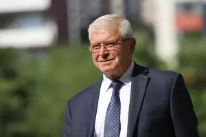 Ананиев обещава повече бонуси за медици, но за април