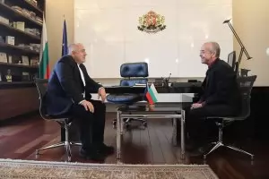 Д-р Борисов лекува народа по-добре от д-р Мангъров