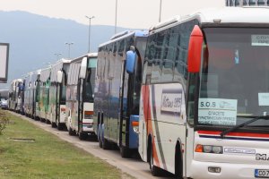 Автобусни превозвачи влязоха в разпра трябва ли отново да излизат