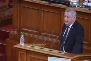 Валери Симеонов вече атакува и мобилните оператори