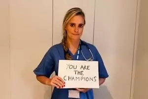 "Куийн" почетоха медиците с You Are the Champions