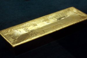 Златото се насочва към най високото си ниво от 2012 г