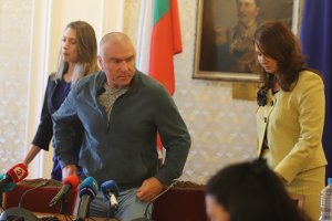 Противоречивите изявления на Веселин Марешки за свикване на ВНС и гласуването