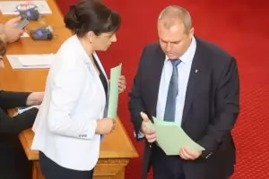 Политиците се "потопиха" по скандала пред Догансарай