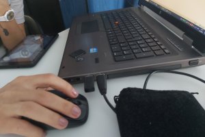 Хиляди български младежи учат на компютър вече пета поредна седмица Причината