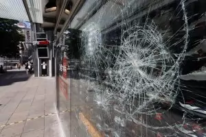 Вилнеещи тълпи разграбиха магазини в Щутгарт