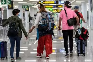 САЩ спират работните визи и зелените карти до края на 2020 г.