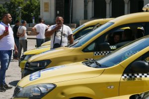 Таксиметровите шофьори също получават отстъпки с втория пакет антикризисни мерки