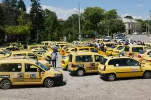 Таксиметровите шофьори плашат с палатков лагер в центъра на столицата