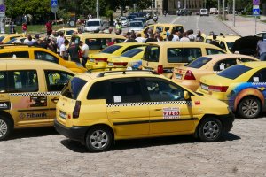 Първоначалната цена на таксиметровите превози може да скочи драстично от