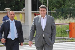 Шефът на контролния съвет на Лукойл България Валентин Златев пристигна