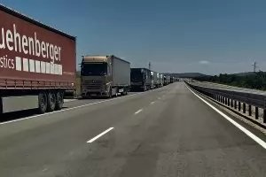 Ограничава се за 3 дни движението на тежки камиони в цяла България