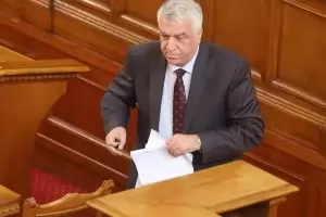 Депутатите отхвърлиха предложението на БСП да замразят заплатите си