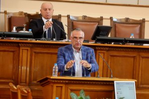 Депутатът от БСП Антон Кутев настоя председателят на Народното събрание