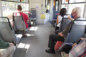 Шофьорите на градския транспорт в София отново ще продават билети