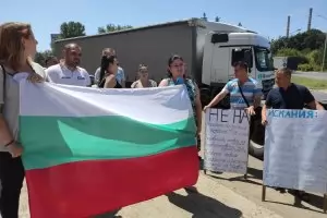 Протестиращи срещу тол системата блокираха Дунав мост