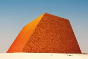 МаСтабни новини за Кристо от Абу Даби и Хайд парк