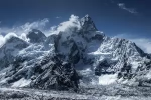 Непал отваря за изкачване основни върхове, включително Еверест