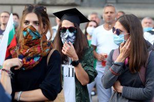 Два протеста против маските и изолаторите в училище се готвят