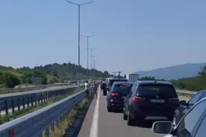 Опашката на Кулата вече надхвърля 15 км