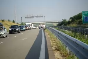 Маските в магазините в Гърция стават задължителни