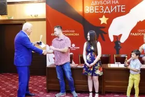 Радослав Димитров триумфира в шахматния "Двубой на звездите"
