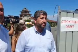 Оградата на Догансарай бе свалена
частично и за малко