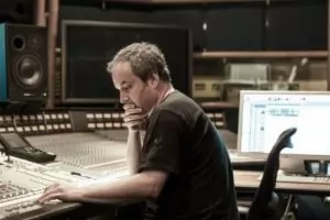 Британската музикална индустрия е на ръба на пропаст