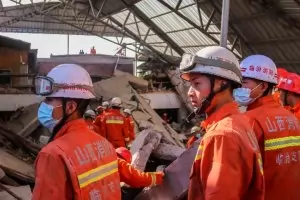 29 души са загинали при срутване на ресторант в Китай
