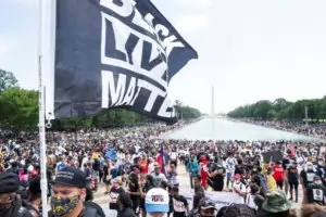 Десетки хиляди се вдигнаха във Вашингтон срещу расизма